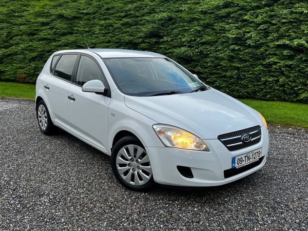 Kia Ceed Hatchback, Diesel, 2009, White