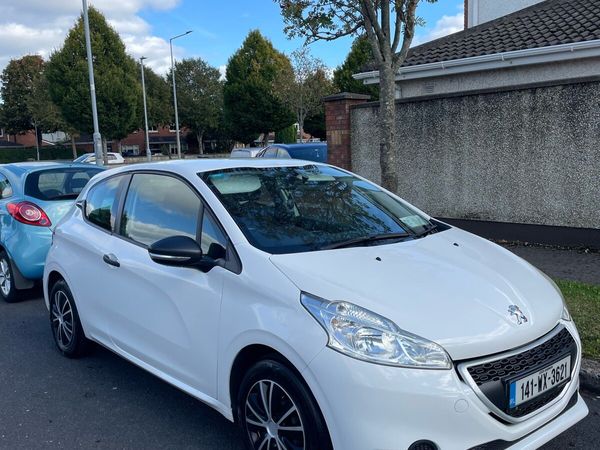 Peugeot 208 Hatchback, Petrol, 2014, White