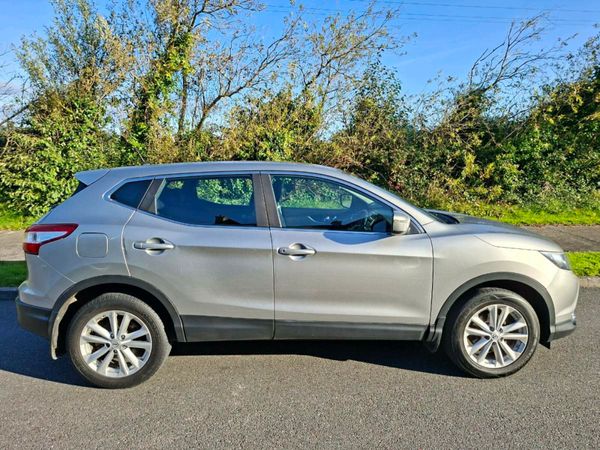 Nissan Qashqai Hatchback, Diesel, 2015, Silver