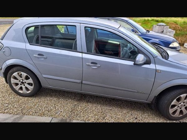 Opel Astra Hatchback, Petrol, 2008, Silver