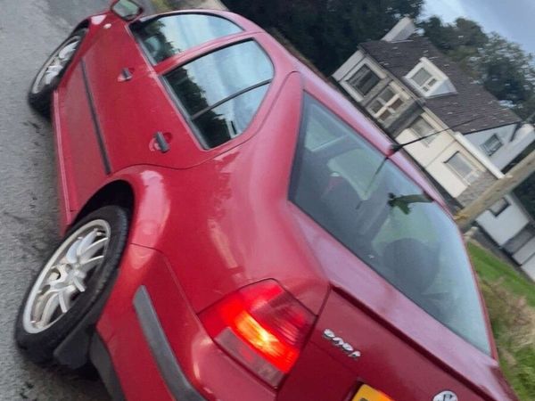 Volkswagen Bora Saloon, Petrol, 2002, Red