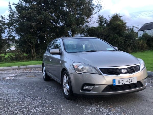 Kia Ceed Hatchback, Diesel, 2011, Silver