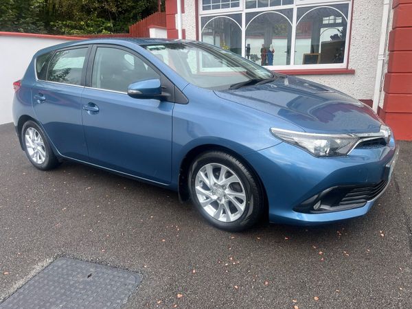 Toyota Auris Hatchback, Diesel, 2017, Blue