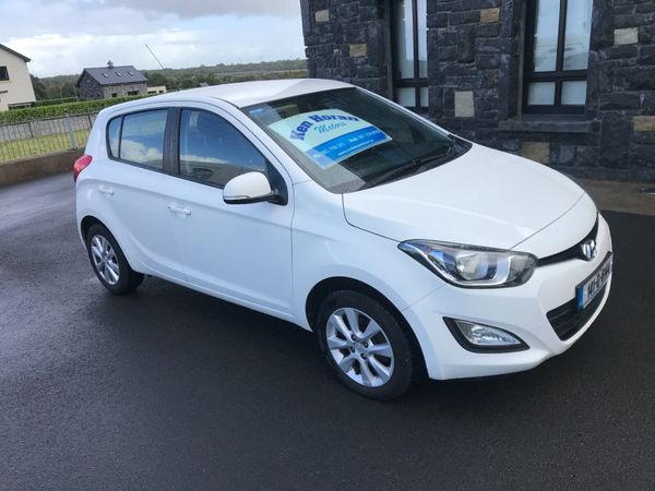 Hyundai i20 Hatchback, Petrol, 2014, White