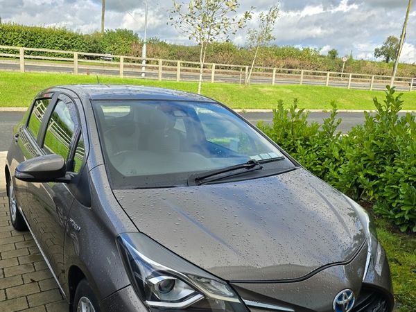 Toyota Yaris Hatchback, Petrol Hybrid, 2017, Grey