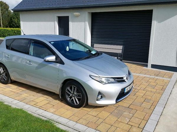 Toyota Auris Hatchback, Diesel, 2014, Silver