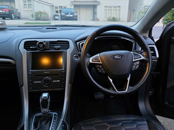 Ford Mondeo Saloon, Diesel, 2015, Brown
