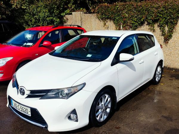 Toyota Auris Hatchback, Diesel, 2014, White