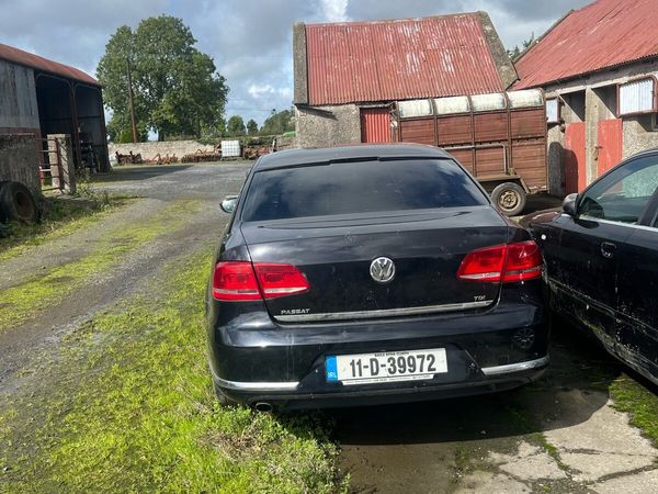 Volkswagen Passat Saloon, Diesel, 2011, Black