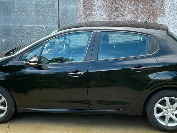Peugeot 208 Hatchback, Petrol, 2017, Black