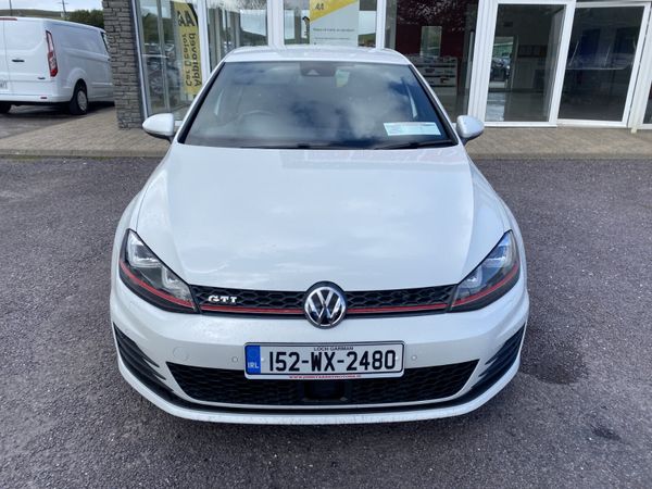 Volkswagen Golf Hatchback, Petrol, 2015, White