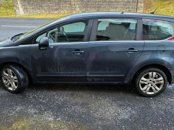Peugeot 5008 MPV, Diesel, 2013, Blue