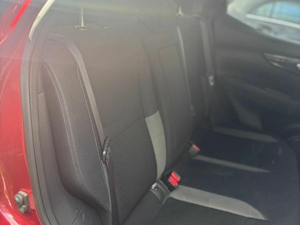 Nissan Qashqai MPV, Petrol, 2019, Red