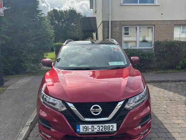 Nissan Qashqai MPV, Petrol, 2019, Red
