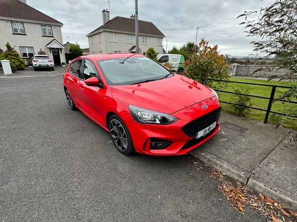Ford Focus Hatchback, Petrol, 2019, Red