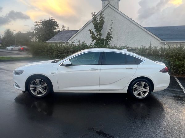 Vauxhall Insignia Hatchback, Diesel, 2018, White