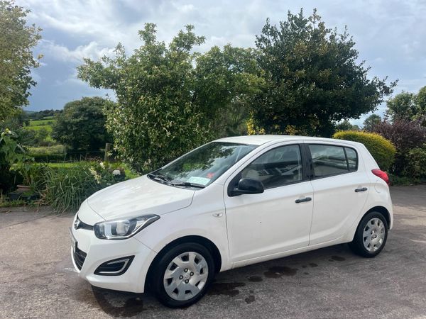 Hyundai i20 Hatchback, Diesel, 2013, White