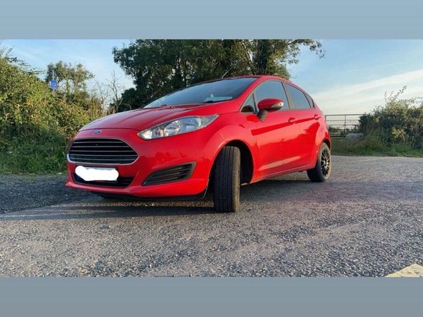 Ford Fiesta Hatchback, Petrol, 2014, Red