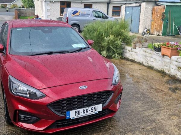 Ford Focus Hatchback, Diesel, 2019, Red