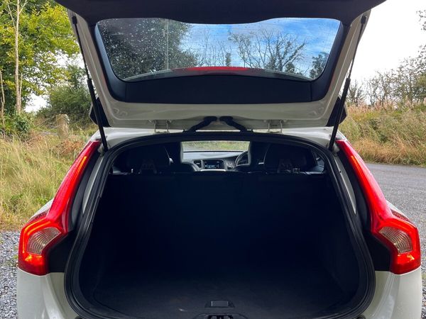 Volvo V60 Estate, Diesel, 2015, White