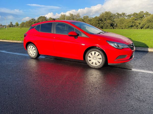 Opel Astra Hatchback, Petrol, 2017, Red
