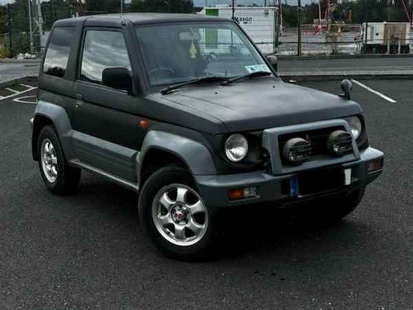 Mitsubishi Pajero SUV, Petrol, 1996, Black