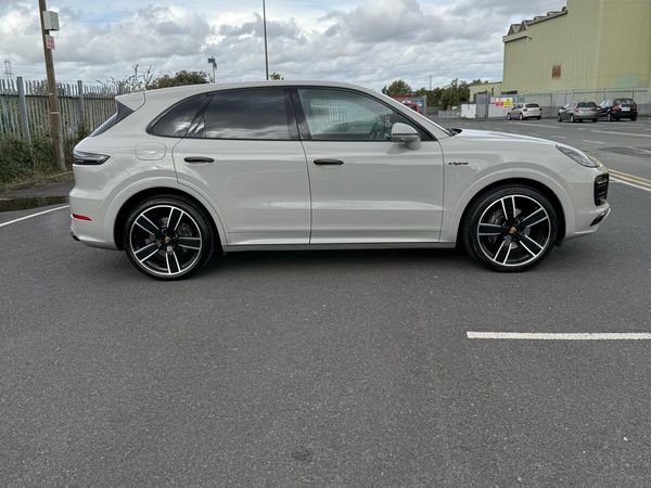 Porsche Cayenne SUV, Petrol Plug-in Hybrid, 2020, Grey