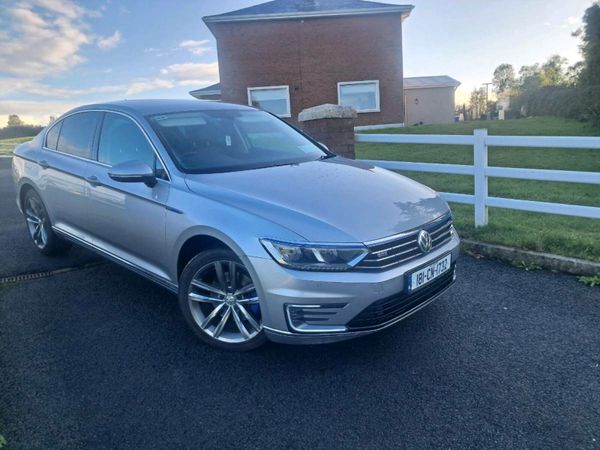 Volkswagen Passat Saloon, Petrol Plug-in Hybrid, 2018, Silver