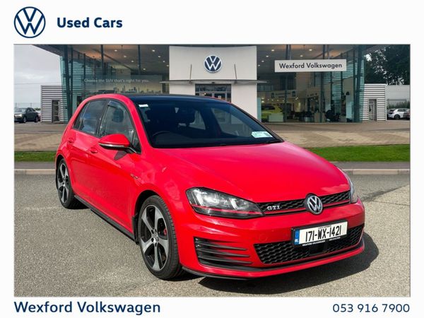 Volkswagen Golf Hatchback, Petrol, 2017, Red