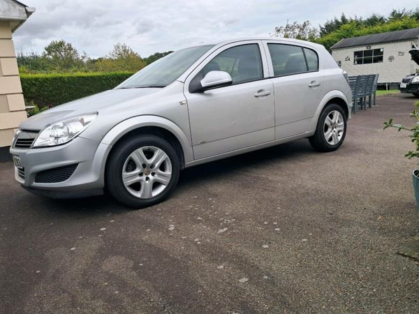 Vauxhall Astra Hatchback, Petrol, 2010, Silver