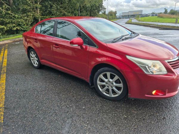 Toyota Avensis Saloon, Diesel, 2011, Red