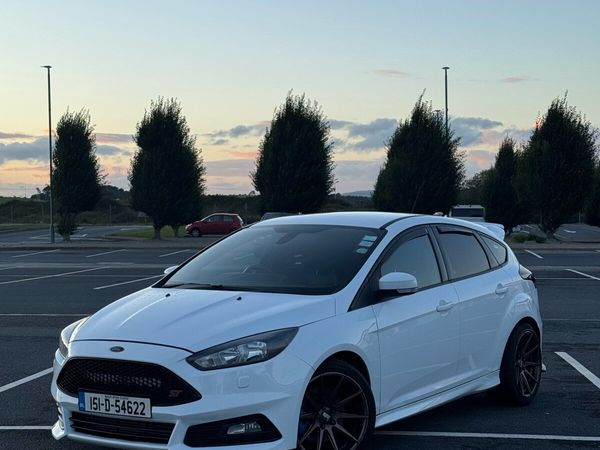 Ford Focus Hatchback, Petrol, 2015, White