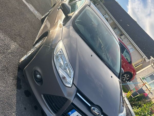 Ford Focus Hatchback, Diesel, 2011, Brown