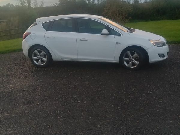 Vauxhall Astra Hatchback, Diesel, 2011, White