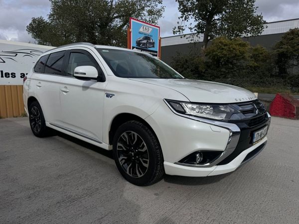 Mitsubishi Outlander SUV, Petrol Plug-in Hybrid, 2017, White