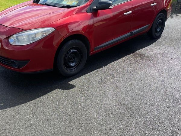Renault Fluence Saloon, Diesel, 2013, Red