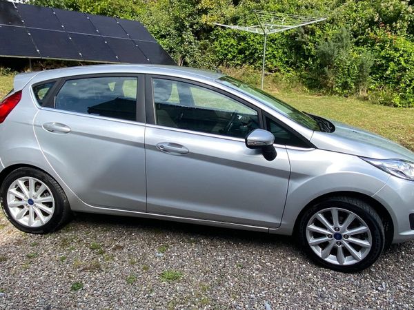 Ford Fiesta Hatchback, Petrol, 2017, Grey