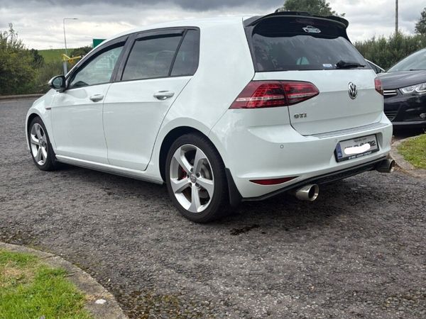Volkswagen Golf Hatchback, Petrol, 2017, White