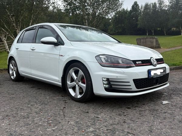 Volkswagen Golf Hatchback, Petrol, 2017, White