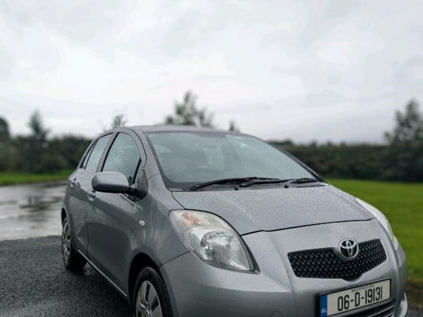 Toyota Yaris Hatchback, Petrol, 2006, Silver