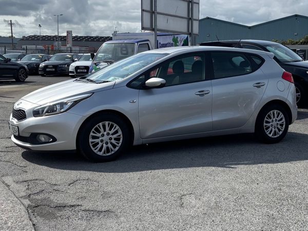 Kia Ceed Hatchback, Diesel, 2013, Silver