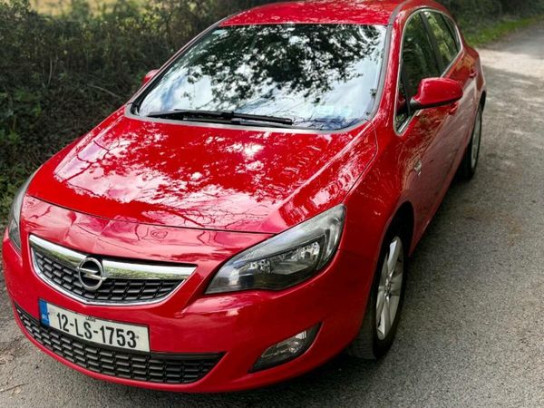 Vauxhall Astra Hatchback, Petrol, 2012, Red