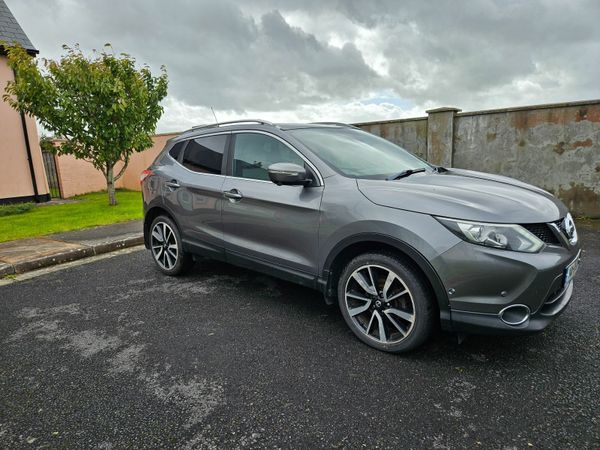 Nissan Qashqai Hatchback, Diesel, 2014, Grey