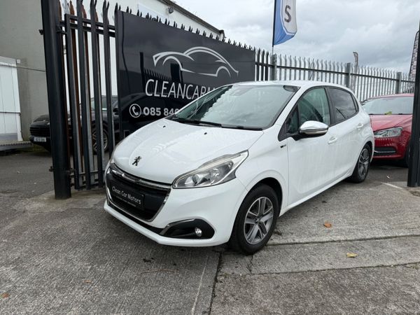 Peugeot 208 Hatchback, Petrol, 2016, White