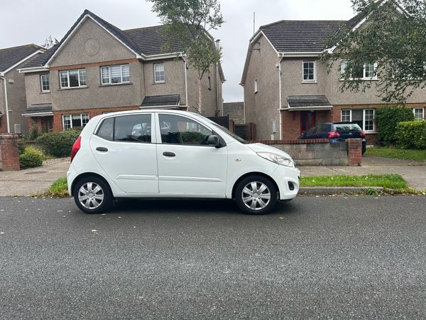 Hyundai i10 Hatchback, Petrol, 2013, White