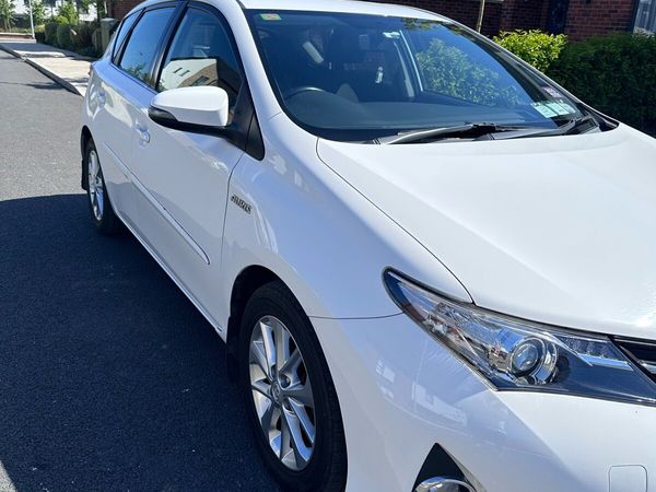 Toyota Auris Hatchback, Diesel, 2013, White