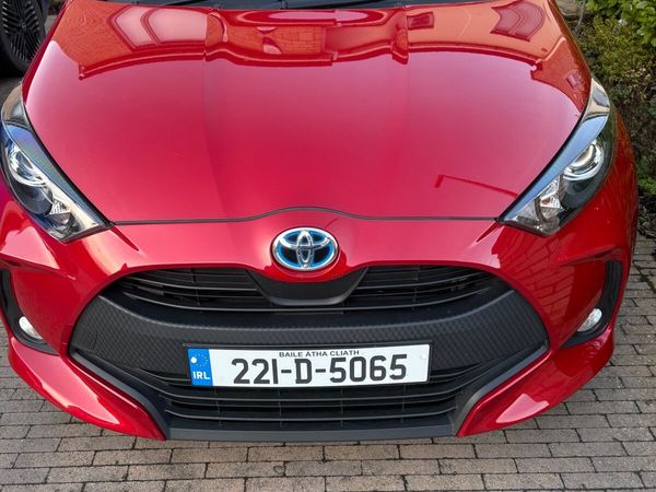 Toyota Yaris Hatchback, Petrol Hybrid, 2022, Red