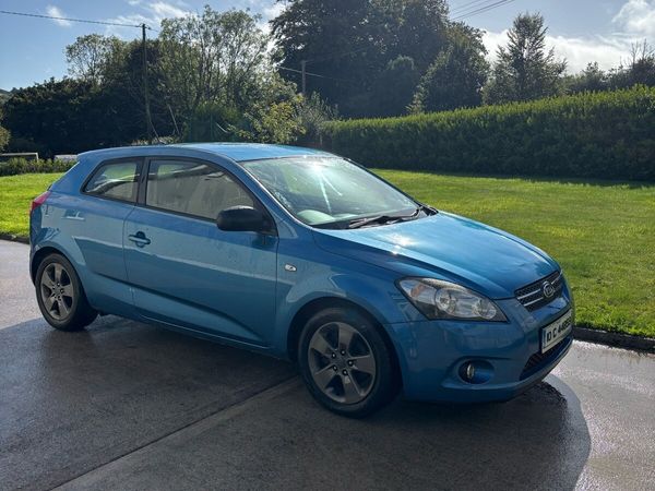 Kia Ceed Hatchback, Petrol, 2010, Blue