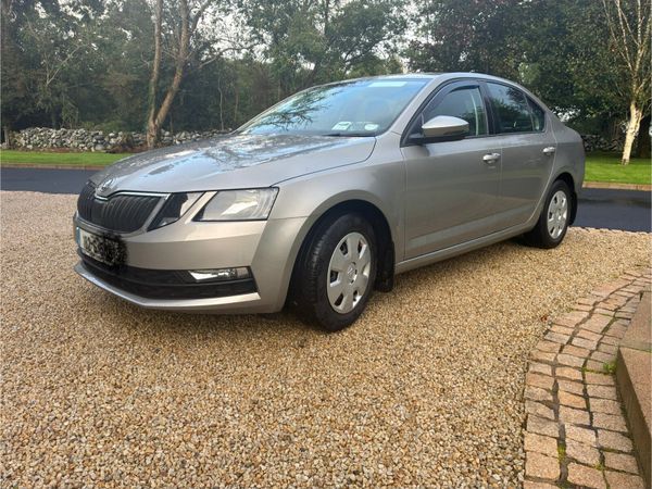 Skoda Octavia Saloon, Petrol, 2018, Grey