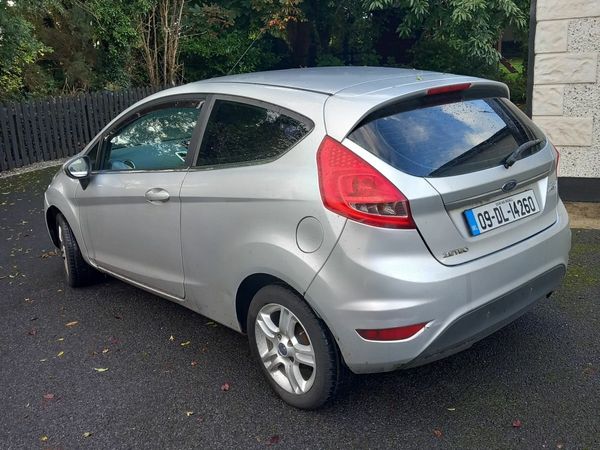 Ford Fiesta Hatchback, Petrol, 2009, Silver